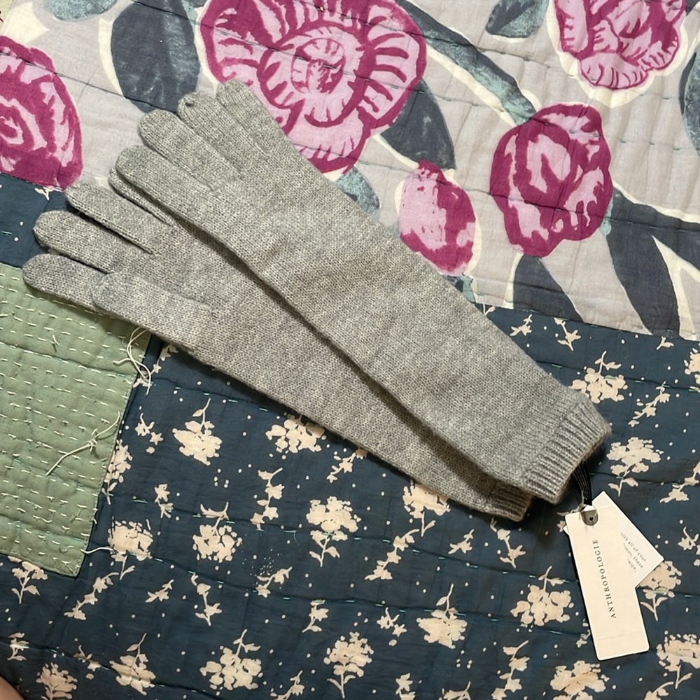 Anthropologie’s MaEve Tech-Savvy Gloves